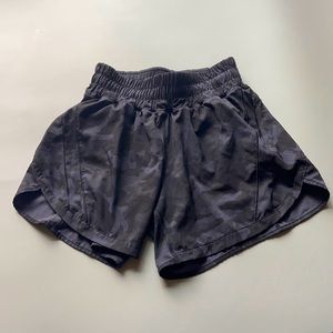 Lululemon Hottie Hot Short high rise 4” with zip up pockets